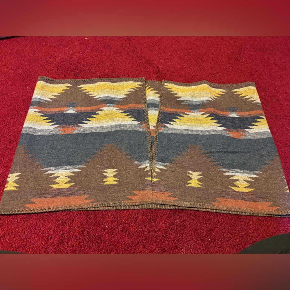 SOPHIA REYES NWT WINGED SCARF AZTEC DESIGN
